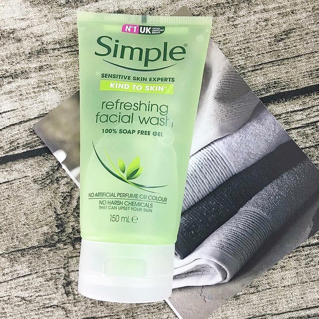 Sữa Rửa Mặt Dạng Gel Simple Refresh Facial Wash Ba Lan Dưỡng Da Mặt-1
